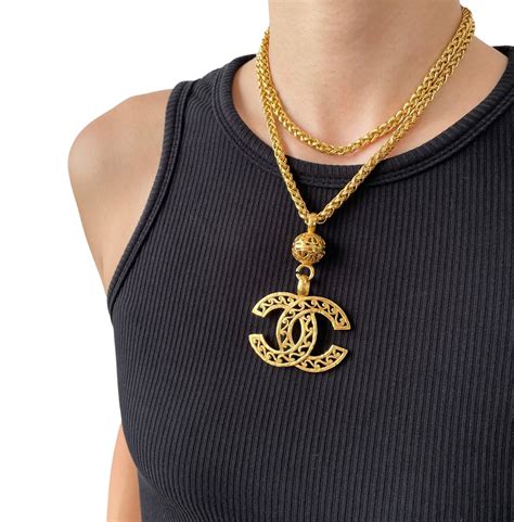 chanel mark pendant